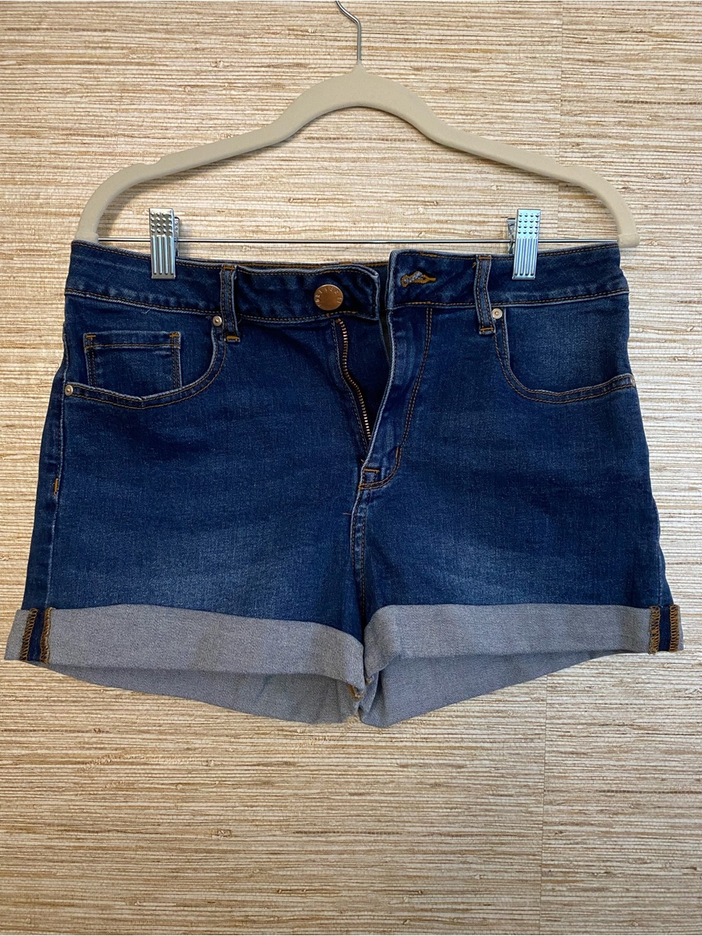 Forever 21 ROLLED CUFF DENIM
SHORTS